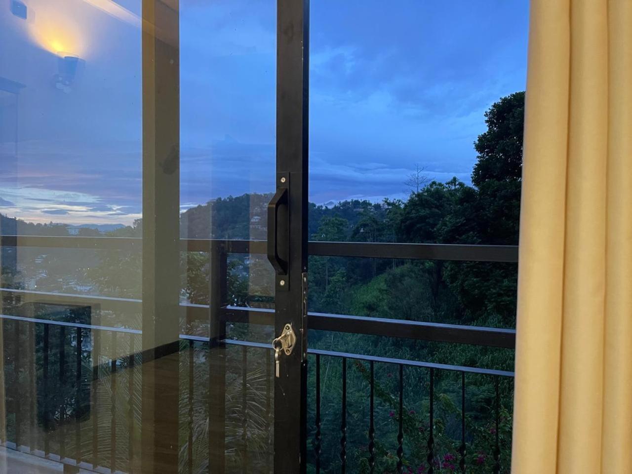 Lush Breeze Hotel Kandy Luaran gambar