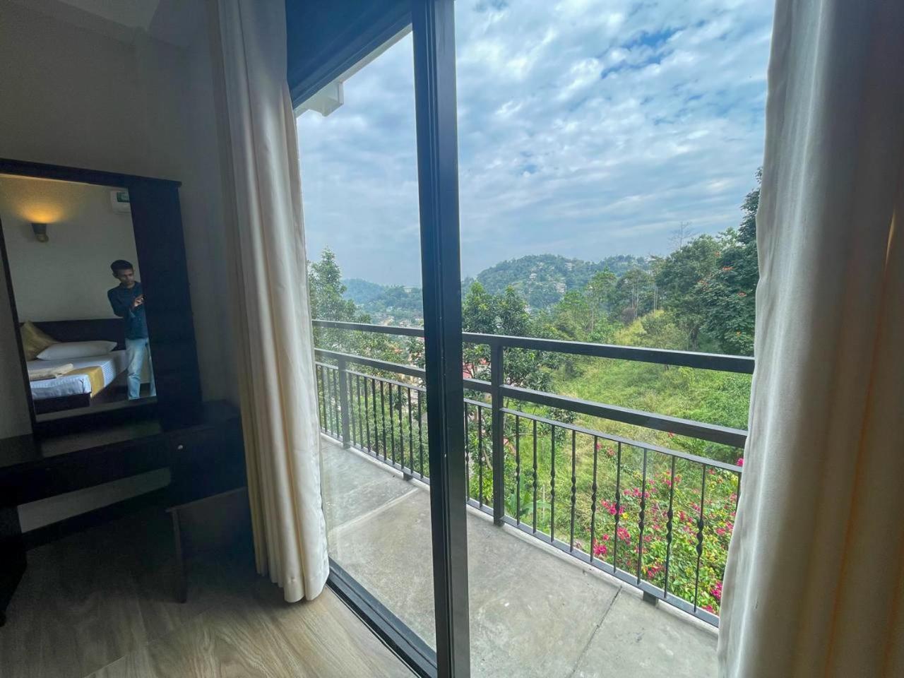 Lush Breeze Hotel Kandy Luaran gambar